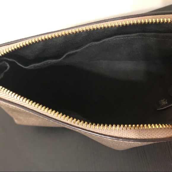 🌟COACH🌟 Leather Cosmetic Bag - Gold - Picture 5 of 5